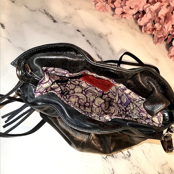 HOBO The Original Vintage Black Leather Cinched Top Crossbody Bag - Picture 3 of 7